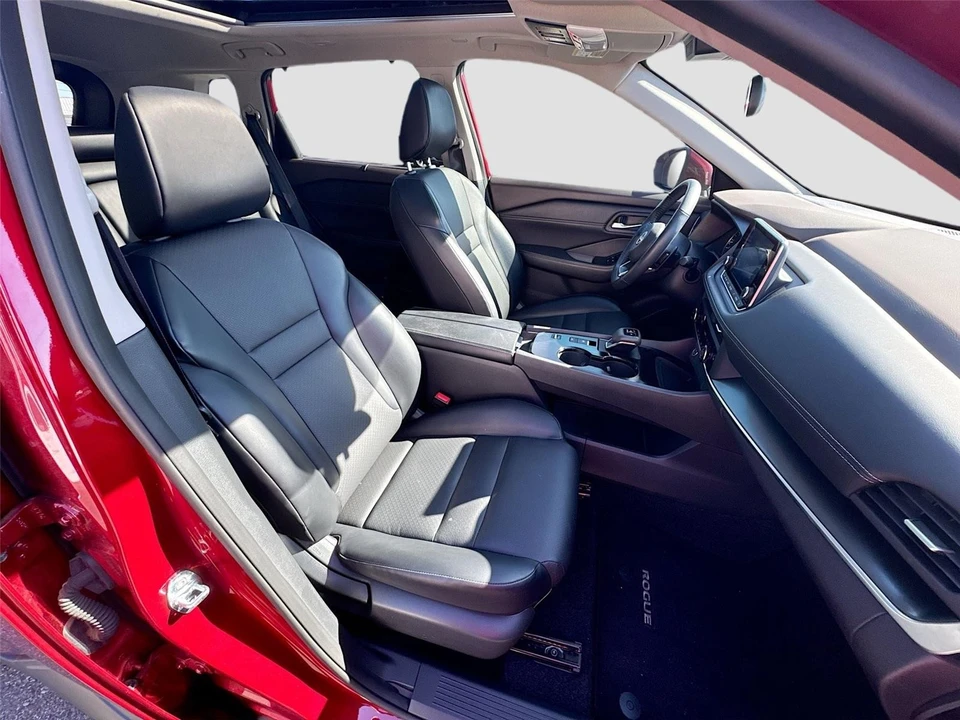 2023 Nissan Rogue - Image 13 of 14