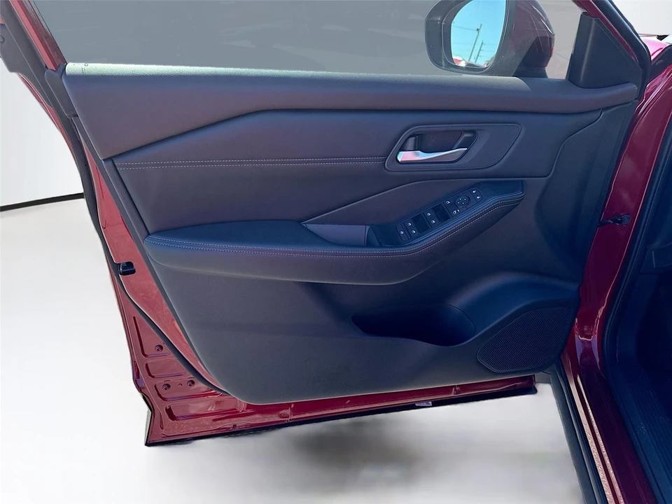 2023 Nissan Rogue - Image 7 of 14