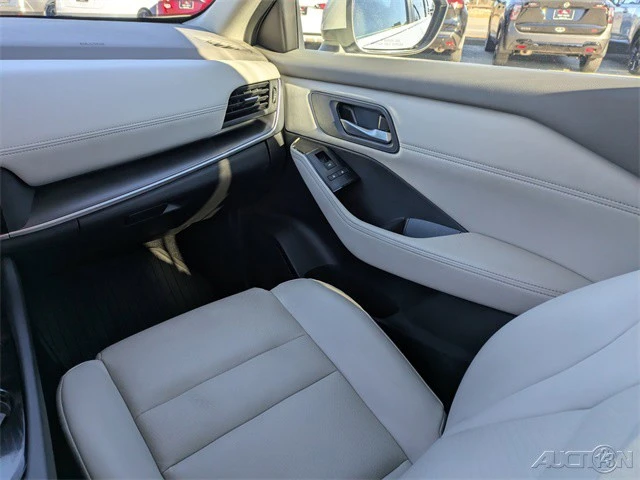 2023 Nissan Rogue - Image 18 of 21