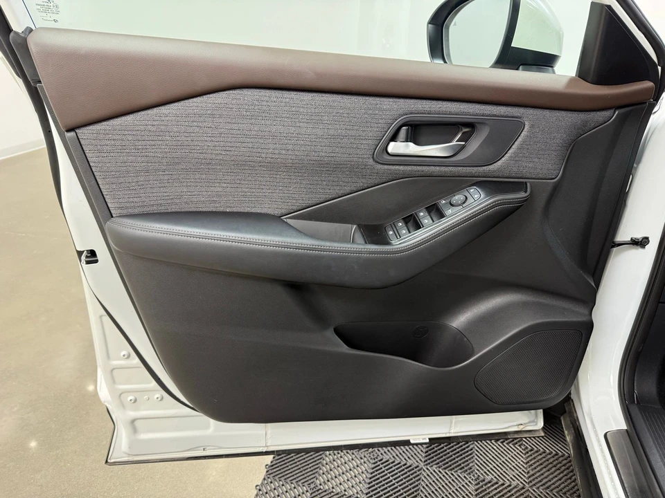 2023 Nissan Rogue - Image 11 of 21