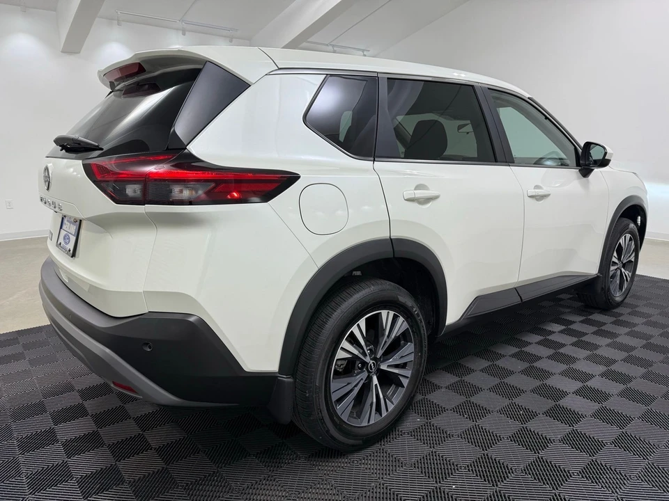 2023 Nissan Rogue - Image 8 of 21