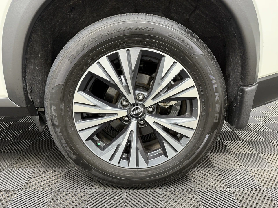 2023 Nissan Rogue - Image 10 of 21
