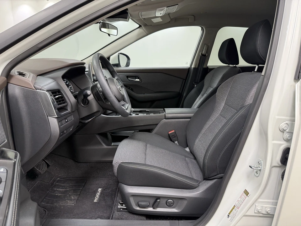 2023 Nissan Rogue - Image 15 of 21
