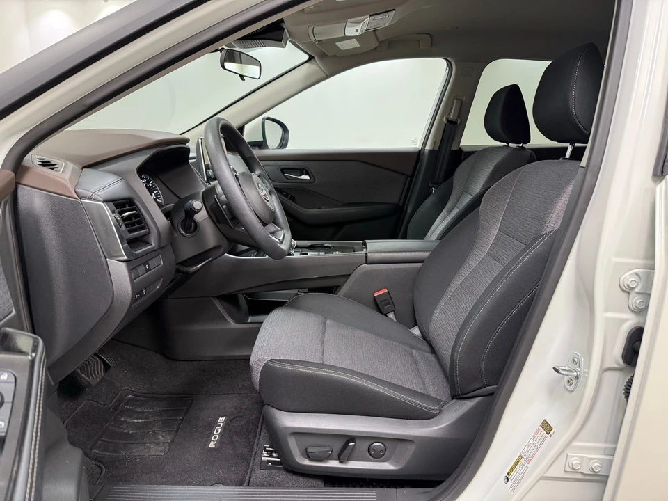 2023 Nissan Rogue - Image 15 of 21