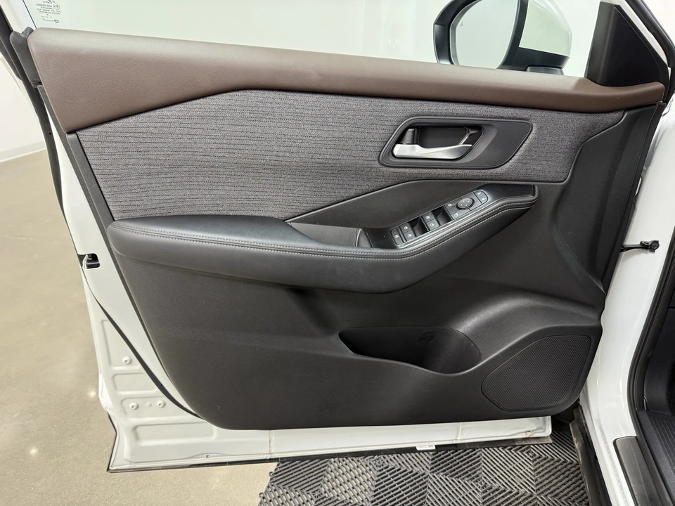 2023 Nissan Rogue - Image 11 of 21