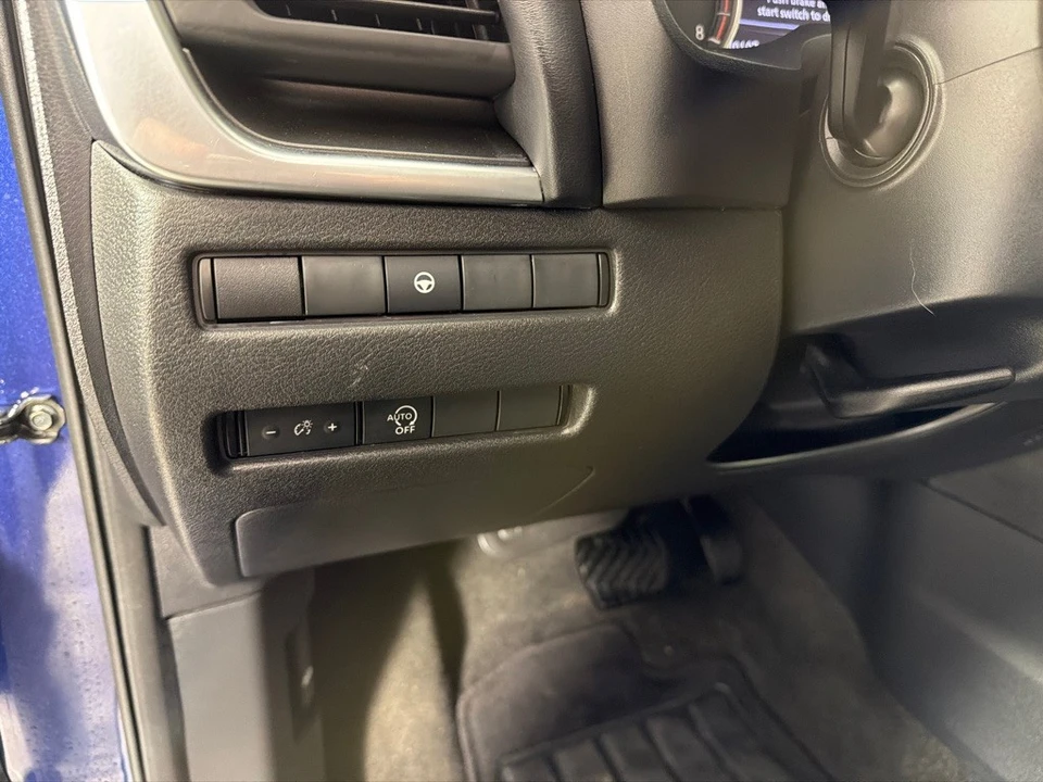2023 Nissan Rogue - Image 15 of 21