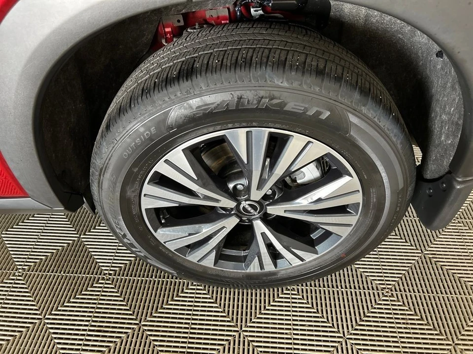 2023 Nissan Rogue - Image 10 of 12