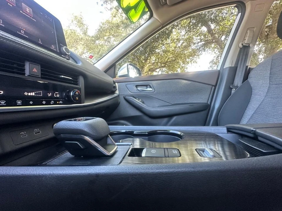 2023 Nissan Rogue - Image 15 of 21