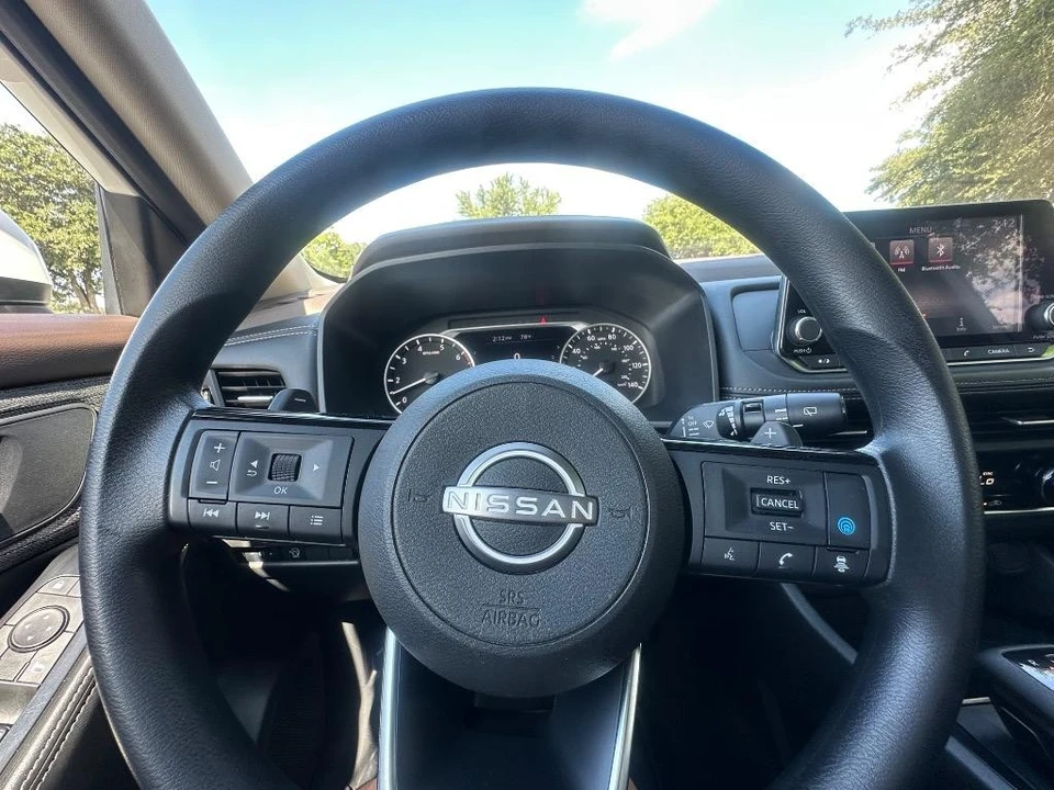 2023 Nissan Rogue - Image 11 of 21