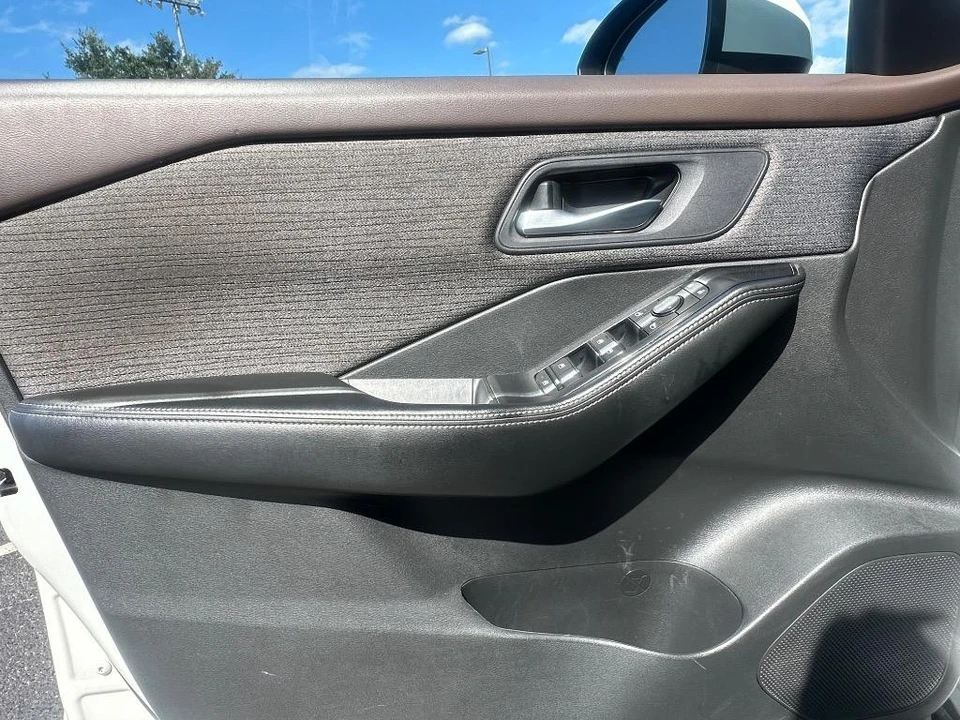 2023 Nissan Rogue - Image 5 of 21