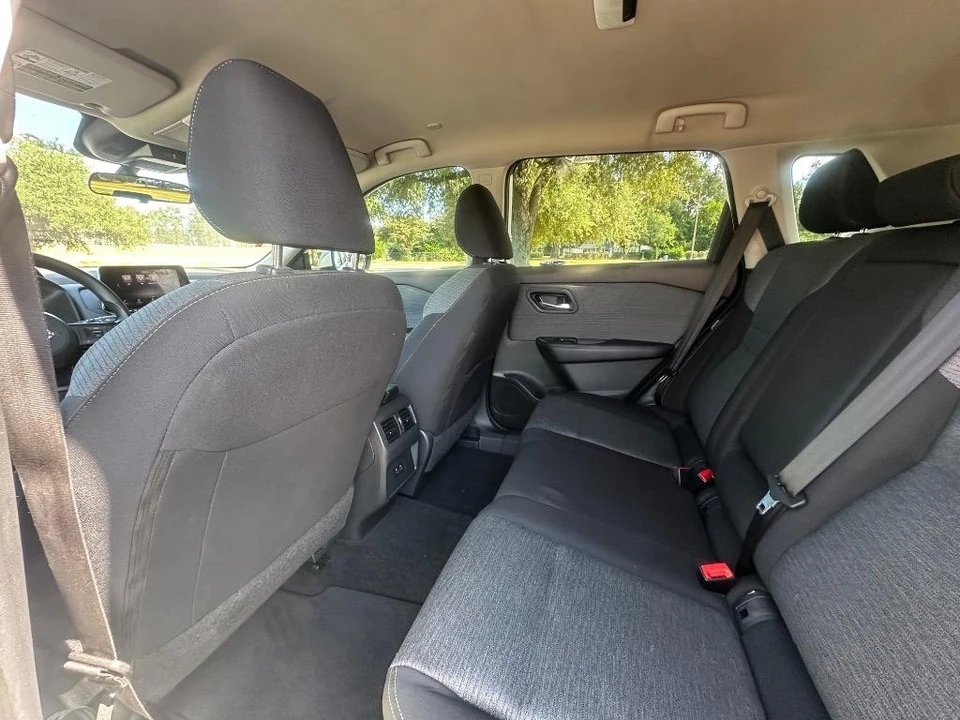 2023 Nissan Rogue - Image 18 of 21