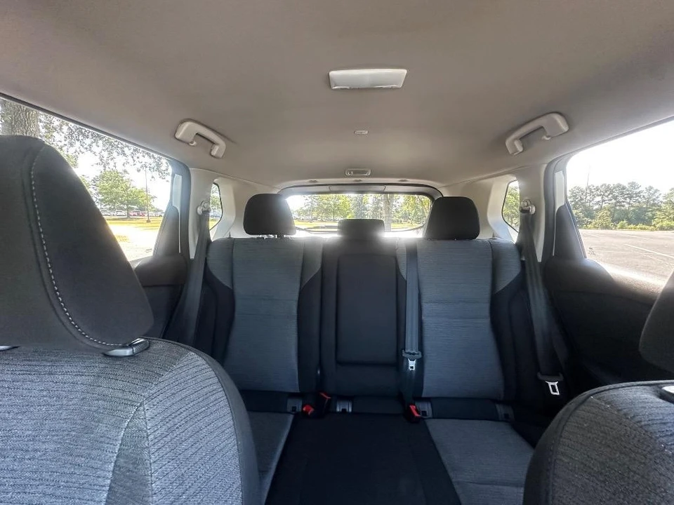 2023 Nissan Rogue - Image 17 of 21
