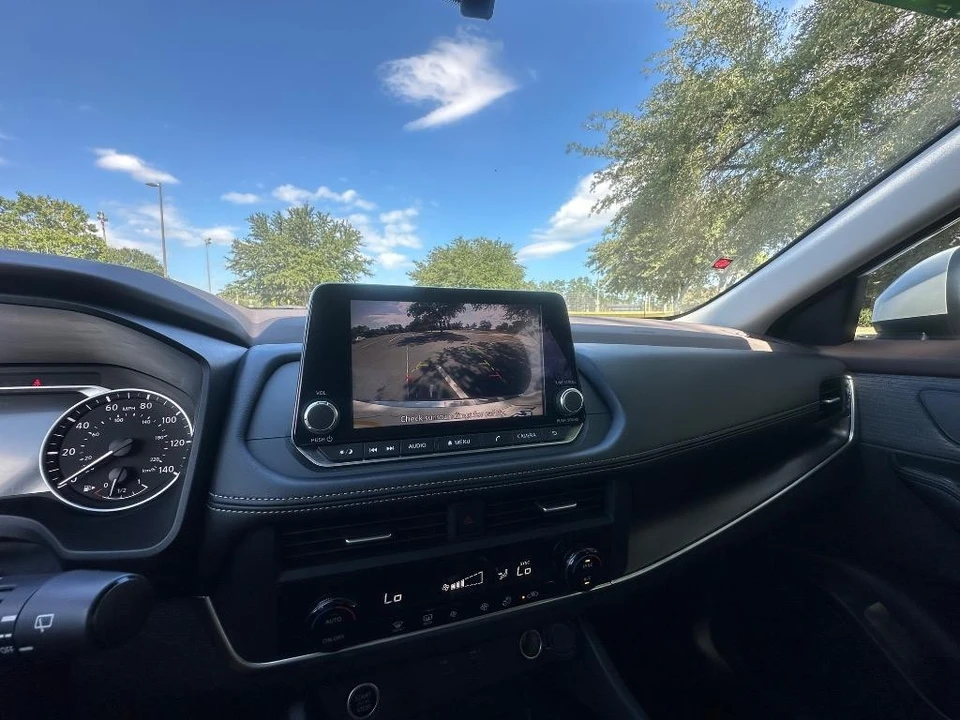 2023 Nissan Rogue - Image 12 of 21