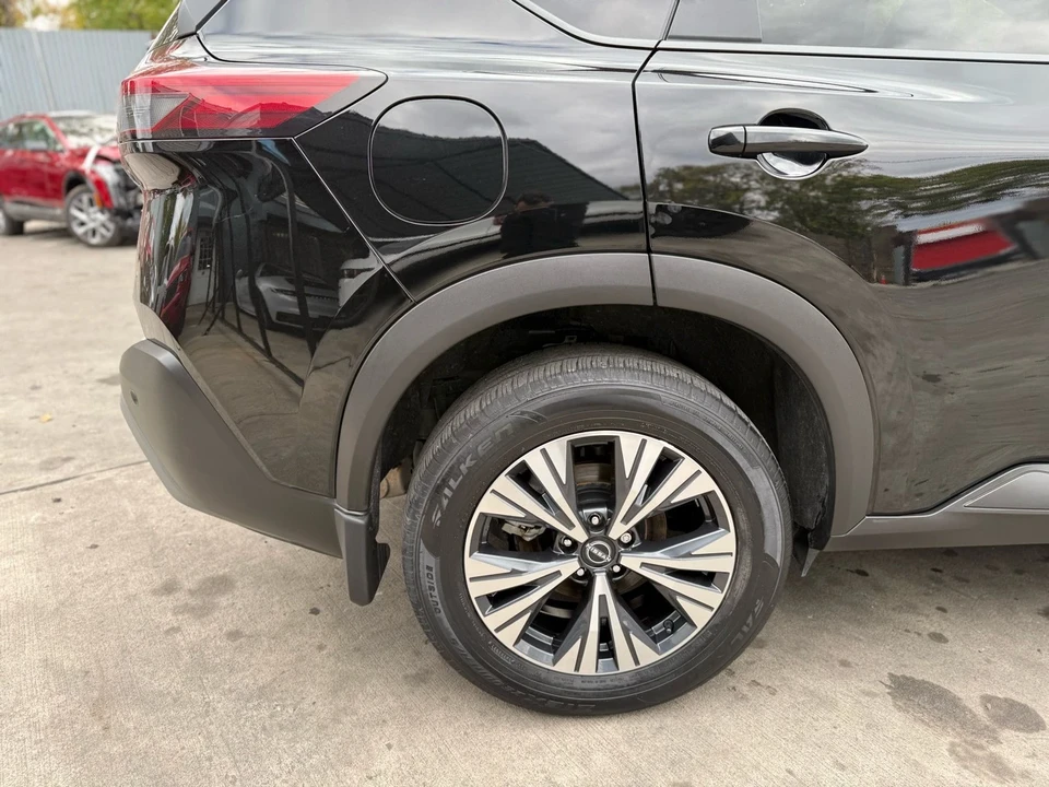 2023 Nissan Rogue - Image 9 of 21