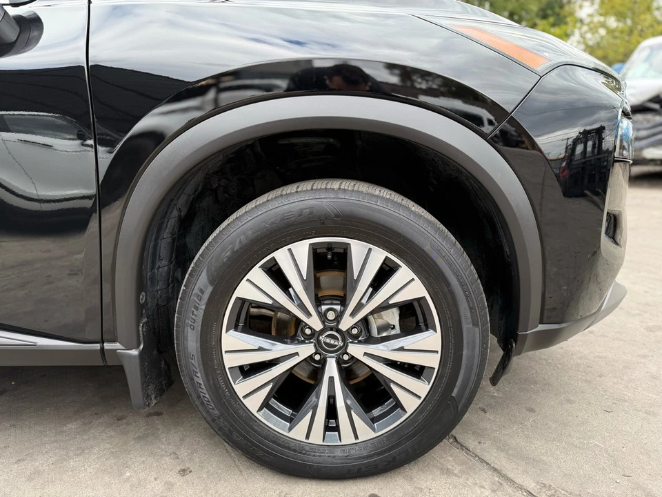 2023 Nissan Rogue - Image 8 of 21