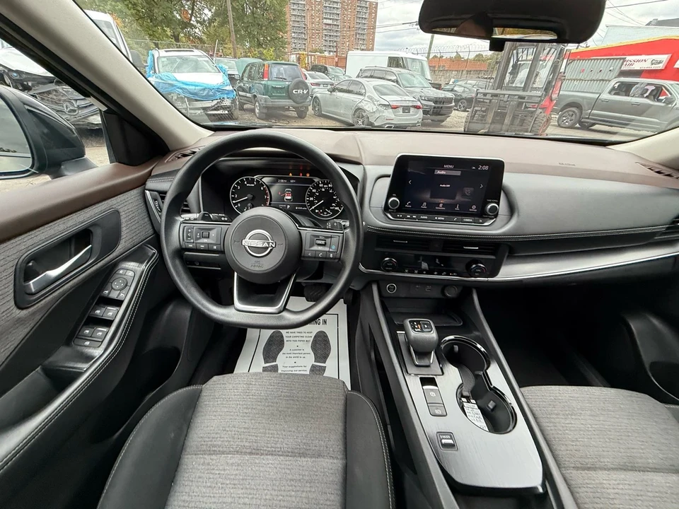 2023 Nissan Rogue - Image 18 of 21