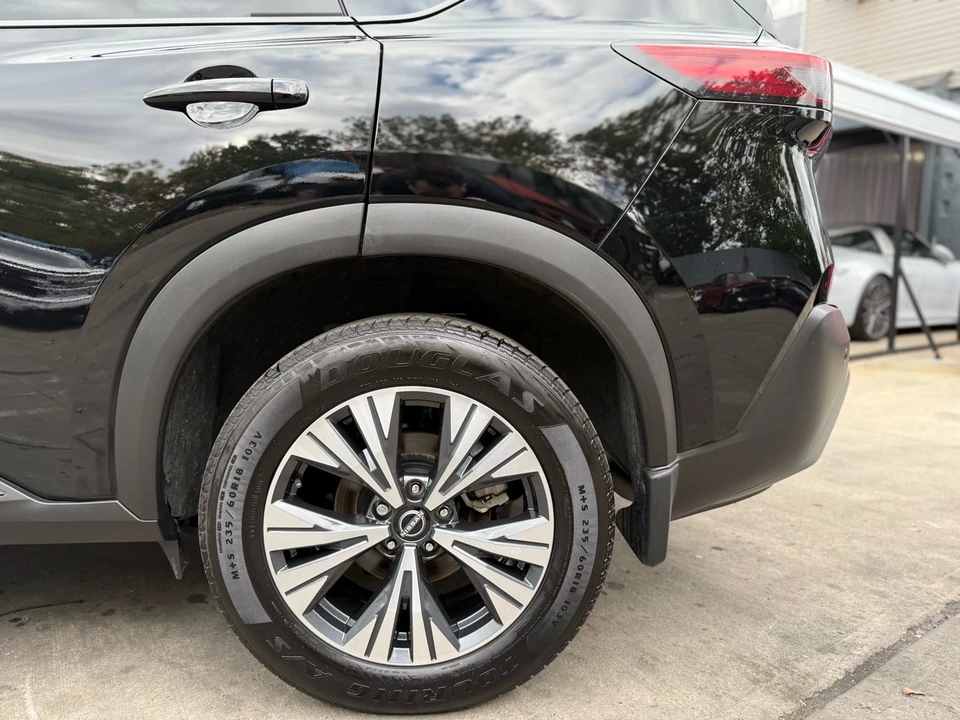 2023 Nissan Rogue - Image 10 of 21