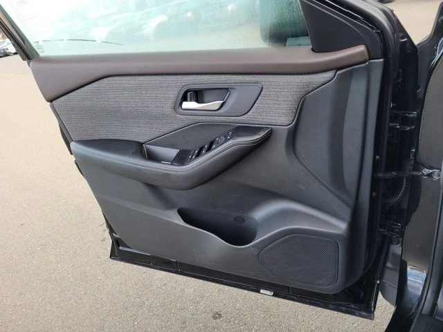 2023 Nissan Rogue - Image 16 of 21