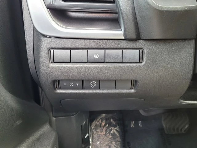 2023 Nissan Rogue - Image 18 of 21