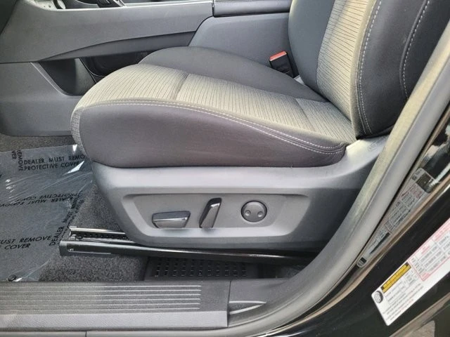 2023 Nissan Rogue - Image 15 of 21
