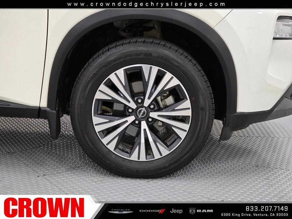 2023 Nissan Rogue - Image 9 of 21