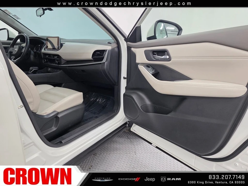 2023 Nissan Rogue - Image 13 of 21
