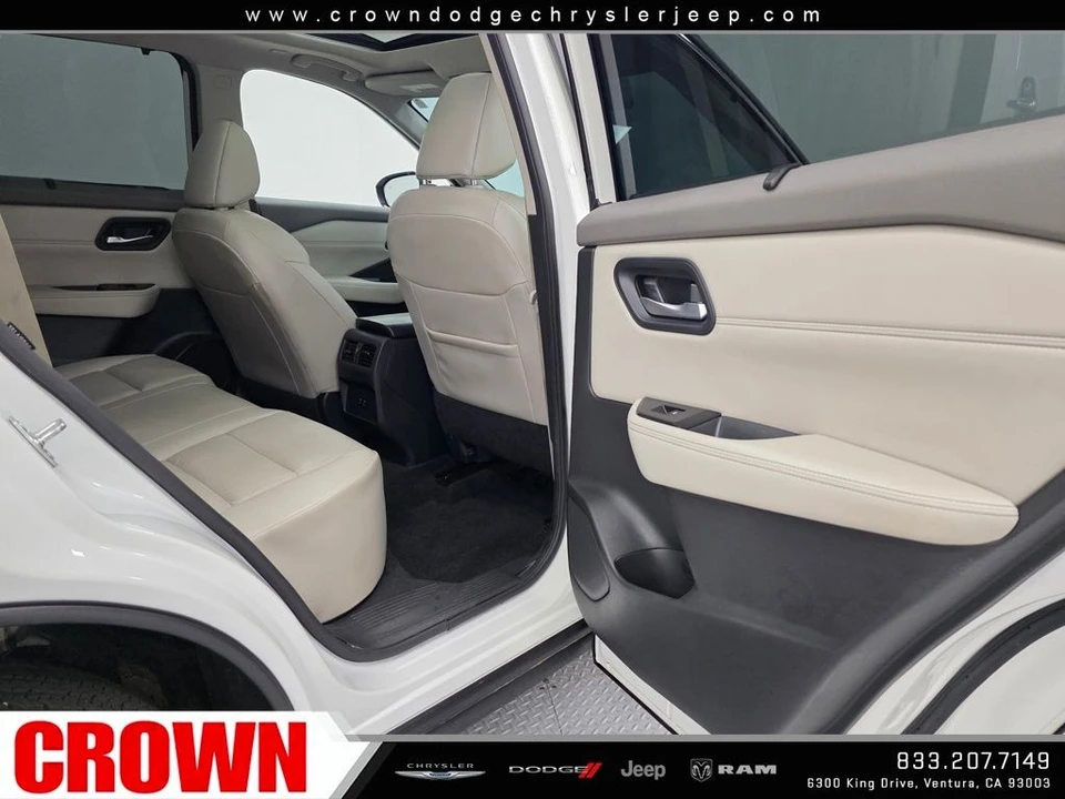 2023 Nissan Rogue - Image 15 of 21