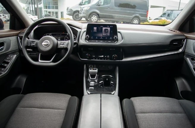 2023 Nissan Rogue - Image 14 of 21