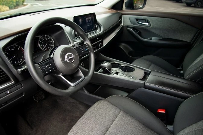 2023 Nissan Rogue - Image 18 of 21
