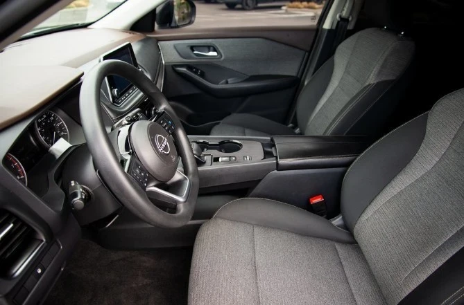 2023 Nissan Rogue - Image 17 of 21