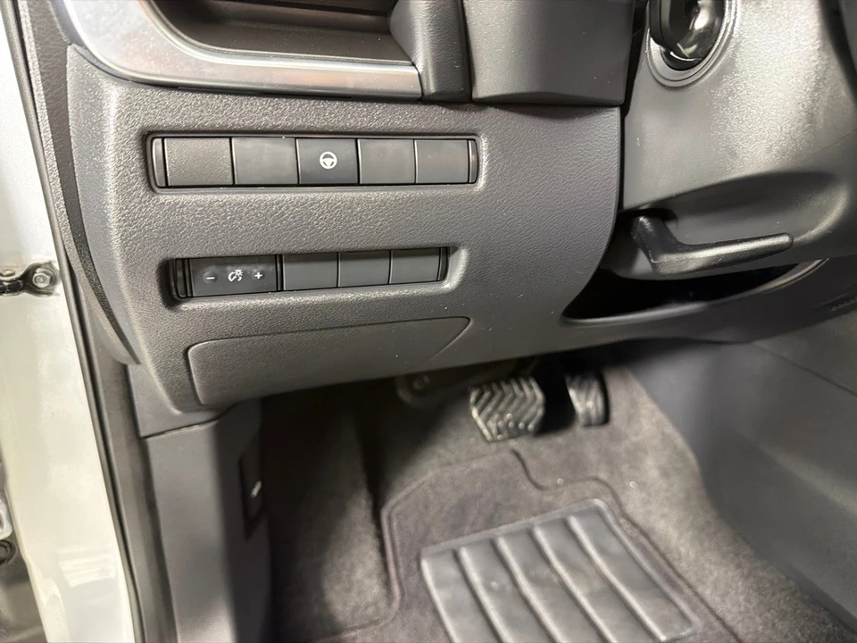 2023 Nissan Rogue - Image 14 of 21