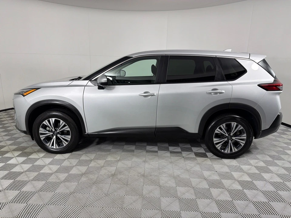 2023 Nissan Rogue - Image 8 of 21