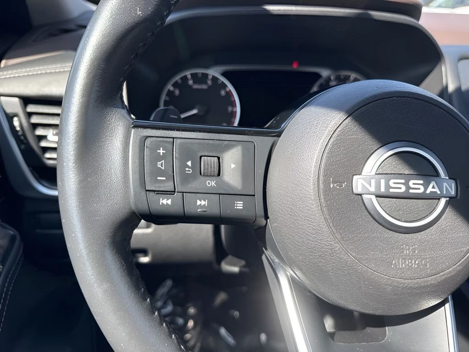 2023 Nissan Rogue - Image 15 of 21