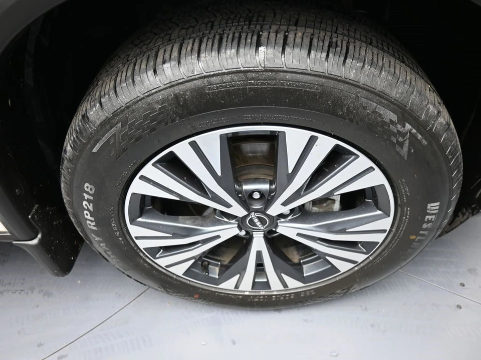 2023 Nissan Rogue - Image 13 of 21
