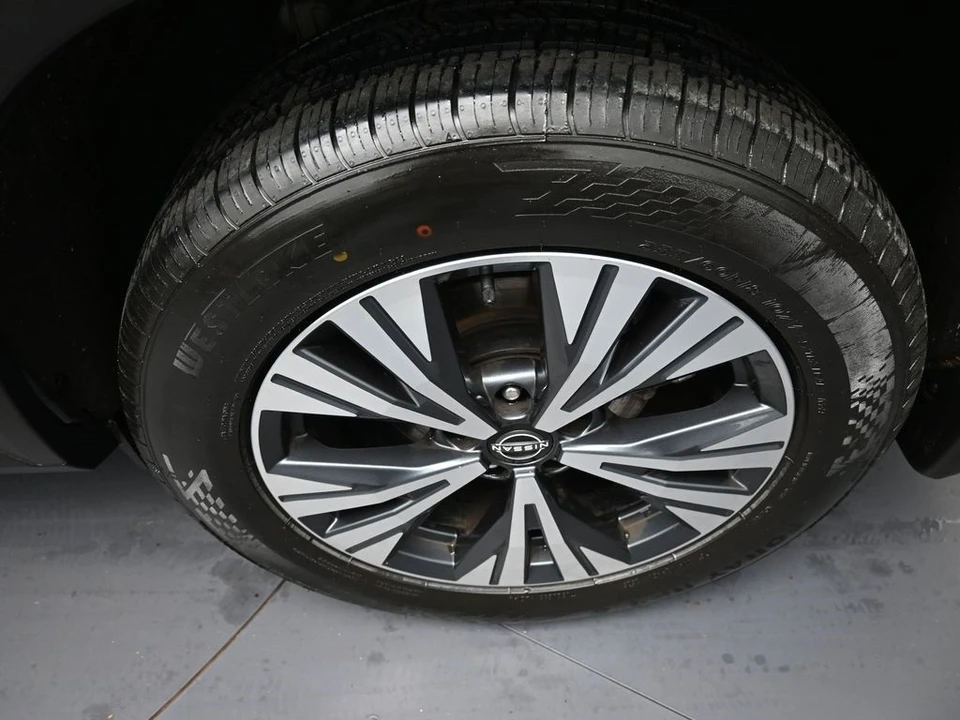 2023 Nissan Rogue - Image 15 of 21