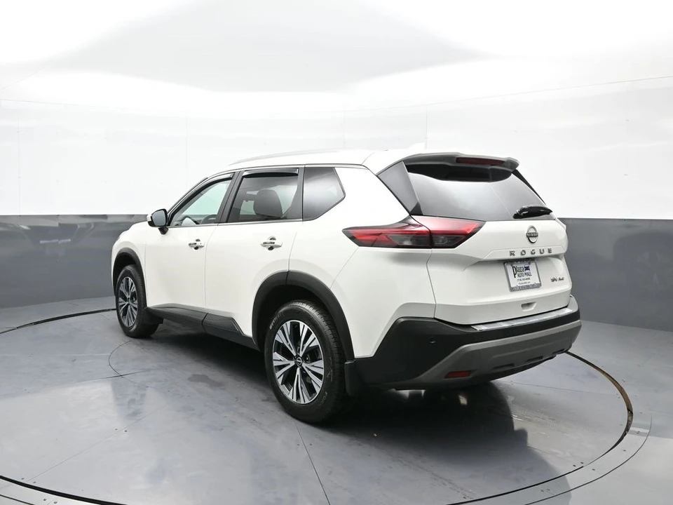 2023 Nissan Rogue - Image 8 of 12