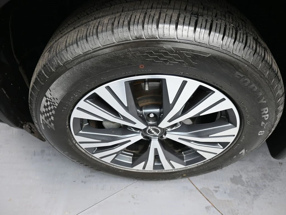 2023 Nissan Rogue - Image 14 of 21