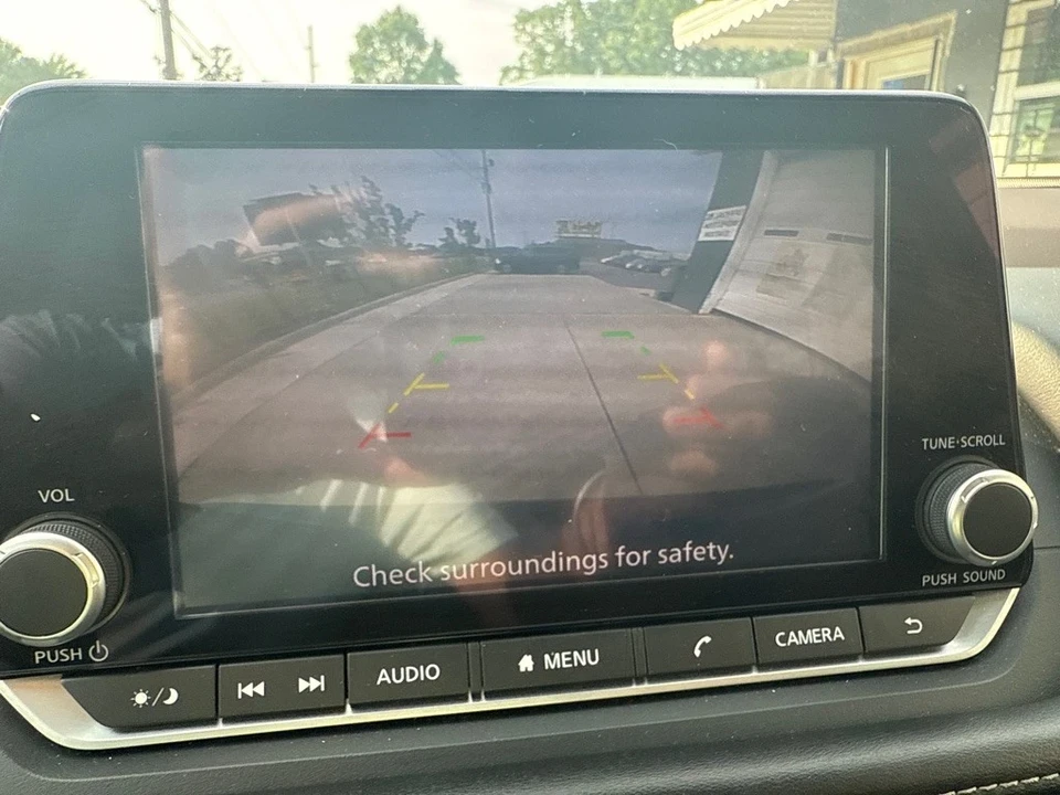 2023 Nissan Rogue - Image 17 of 19