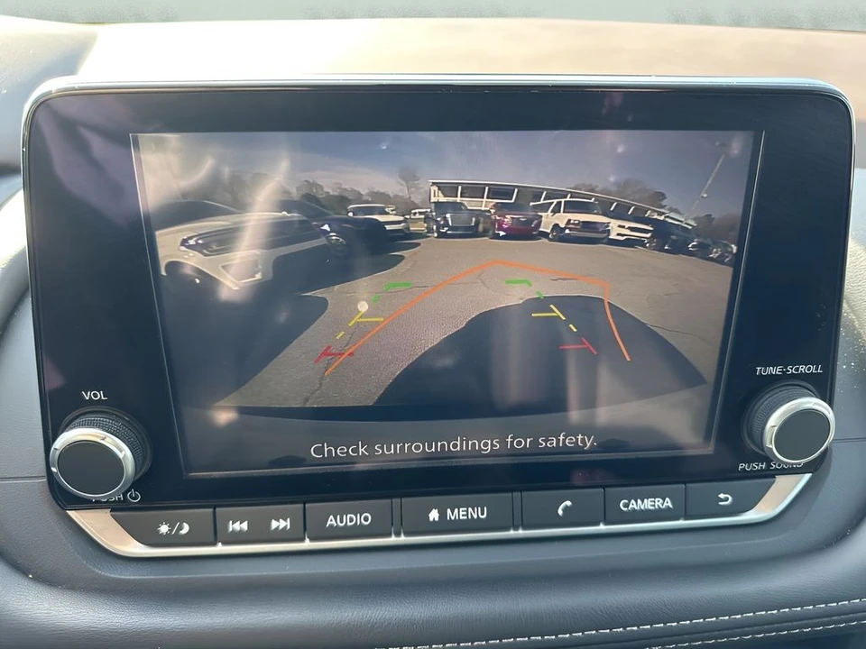 2023 Nissan Rogue - Image 17 of 21