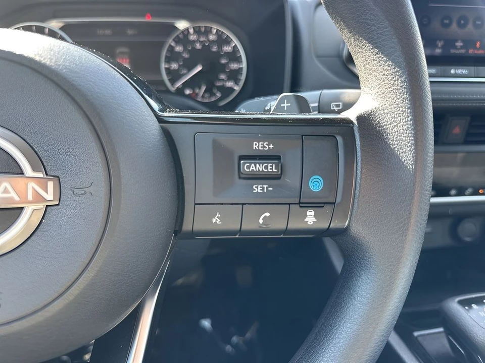 2023 Nissan Rogue - Image 15 of 21