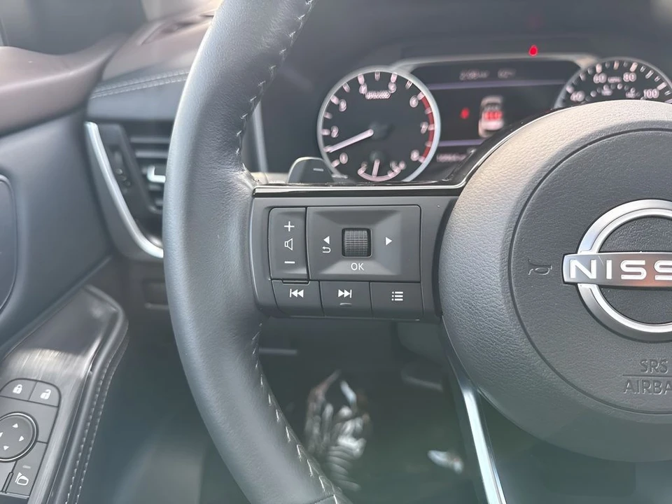 2023 Nissan Rogue - Image 15 of 21