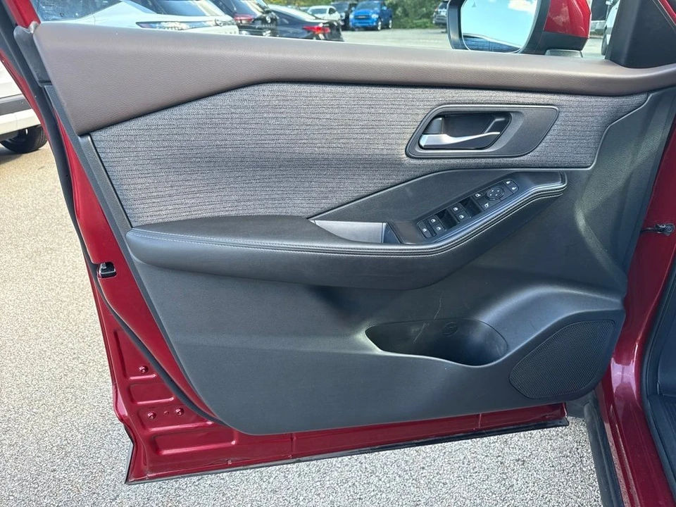 2023 Nissan Rogue - Image 11 of 12