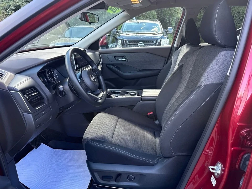 2023 Nissan Rogue - Image 10 of 12