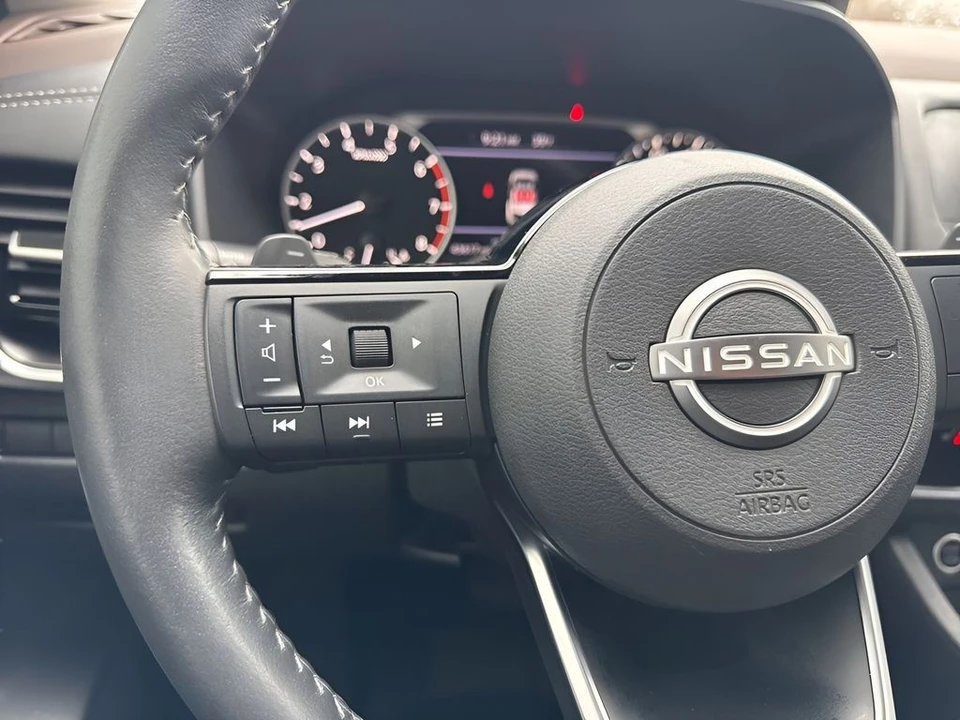 2023 Nissan Rogue - Image 15 of 21