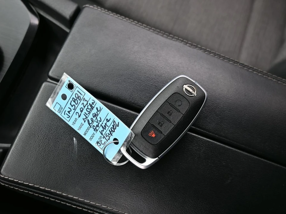 2023 Nissan Rogue - Image 19 of 21
