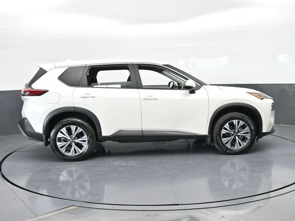 2023 Nissan Rogue - Image 7 of 21