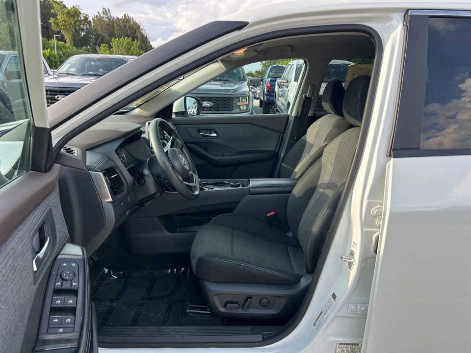 2023 Nissan Rogue - Image 9 of 12