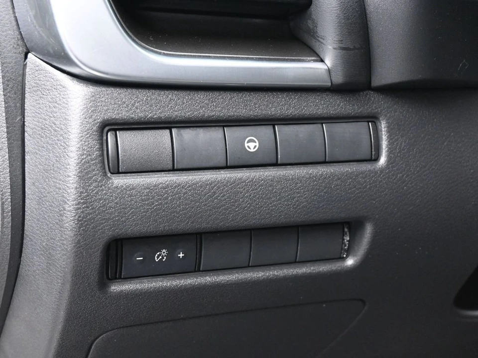 2023 Nissan Rogue - Image 15 of 21
