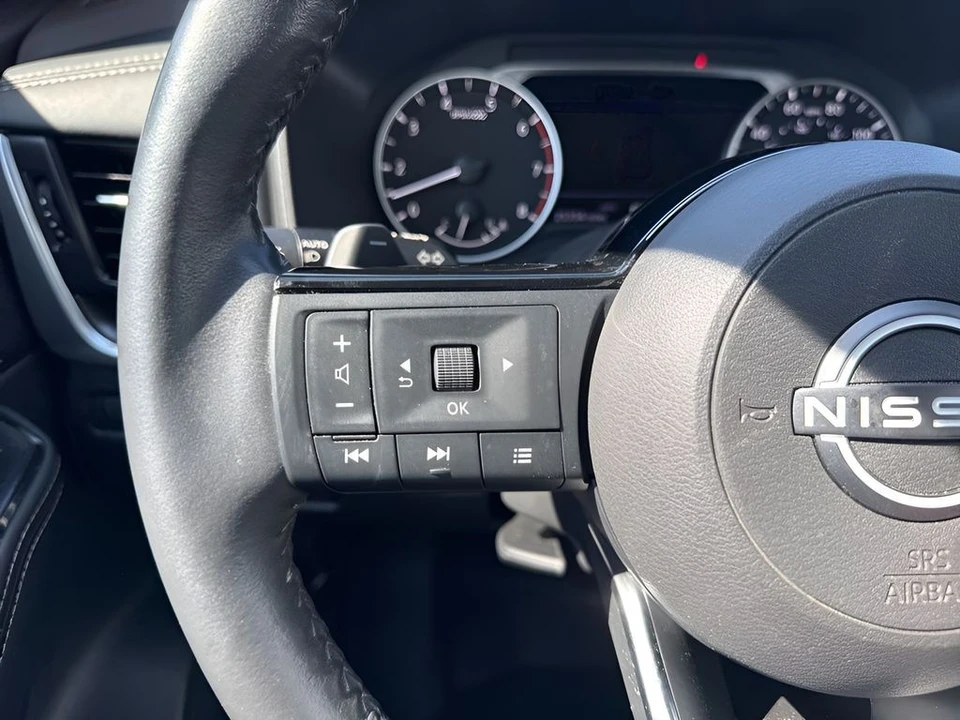 2023 Nissan Rogue - Image 15 of 21
