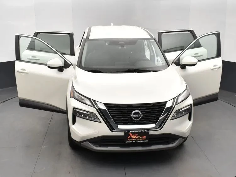 2023 Nissan Rogue - Image 10 of 12